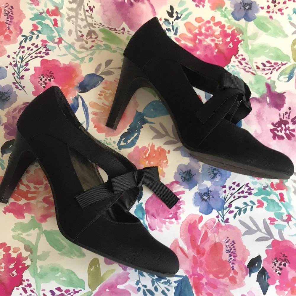 Ann Marino by bettye muller black bow heels